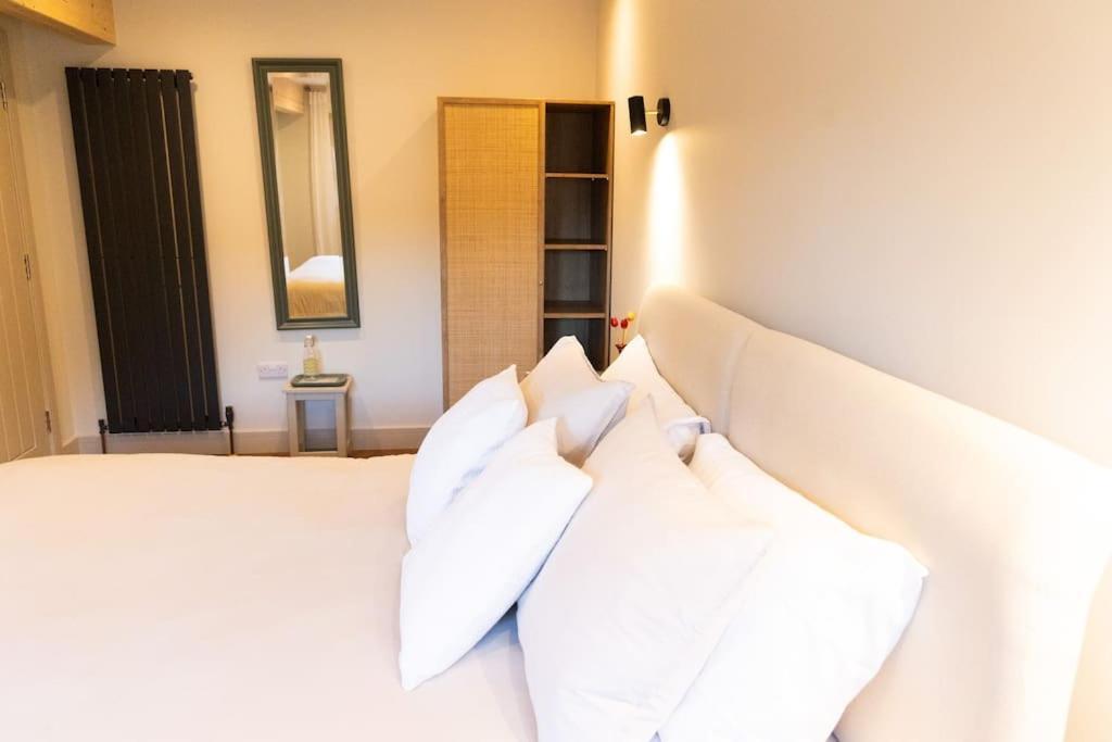 Amarelo Apartment, Central Charlbury, 1 Super King Bed Eksteriør billede